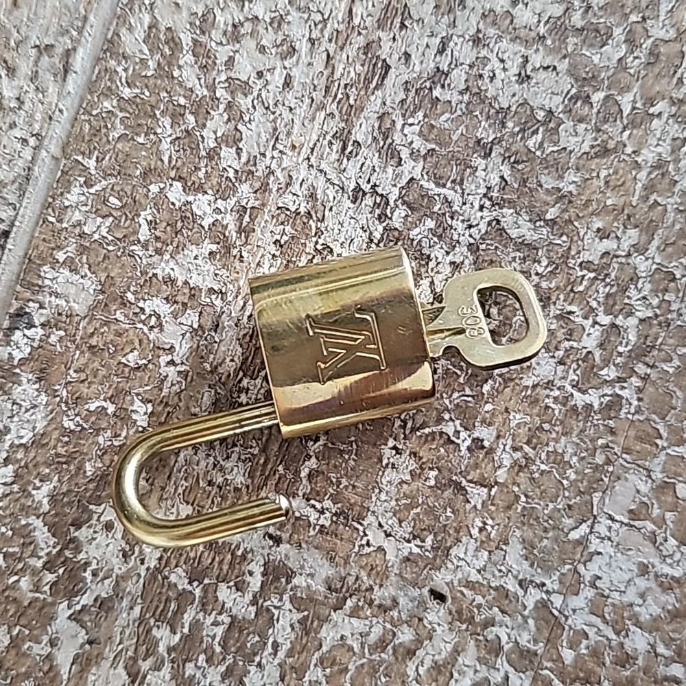 Louis Vuitton Lock and Key 308 - Picture 3 of 4